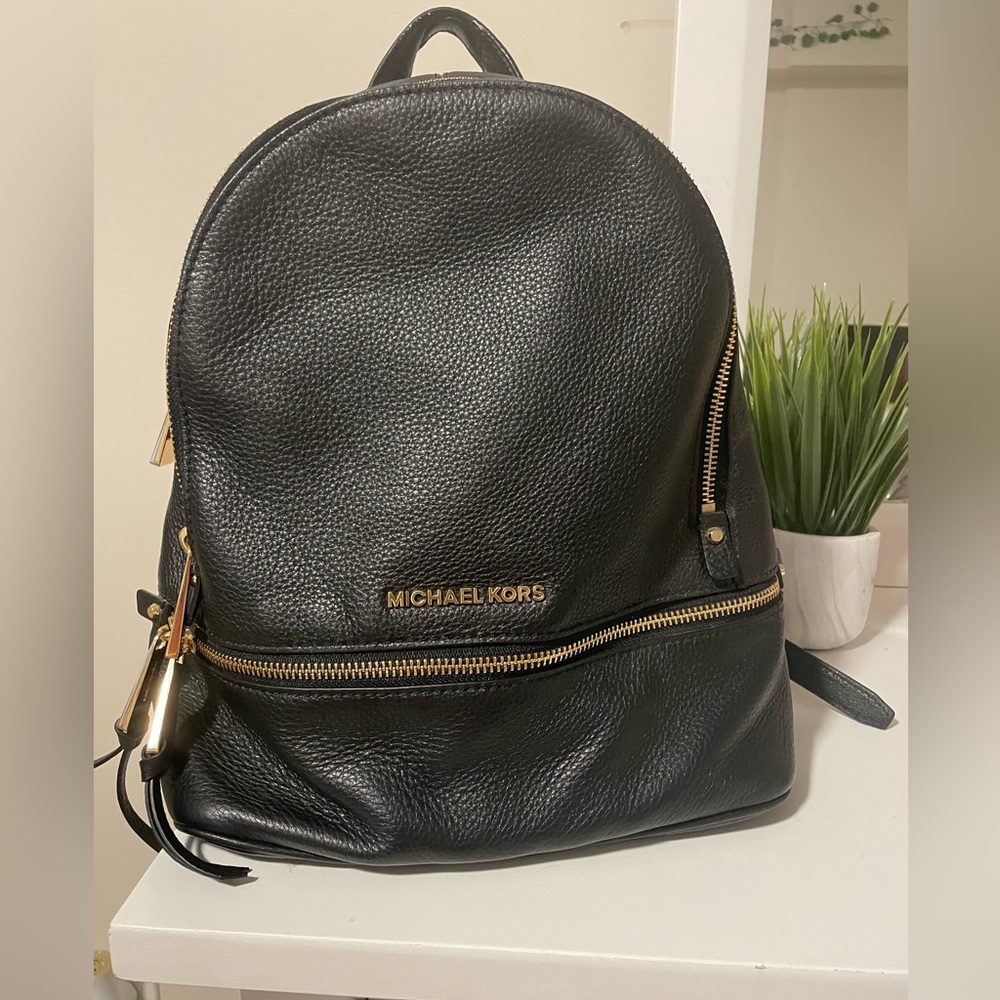 Michael Kors leather Medium size backpack!